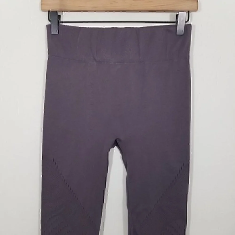 Fabletics Mesh Legging Size M - Picture 2 of 5